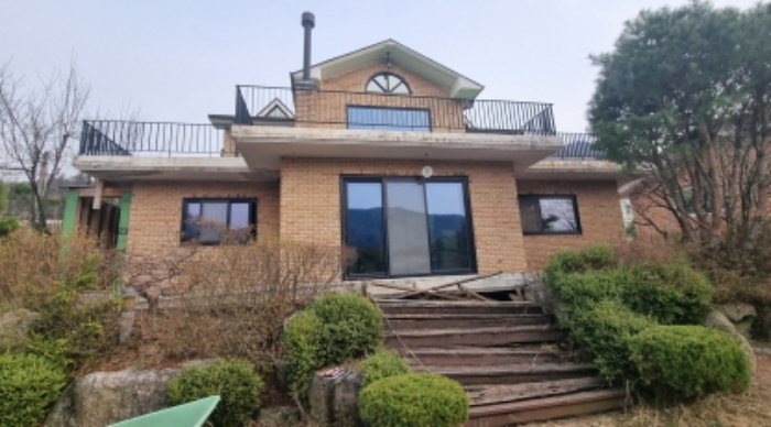 목록 2. 주택(안쪽 잔디마당에서 본 모습)