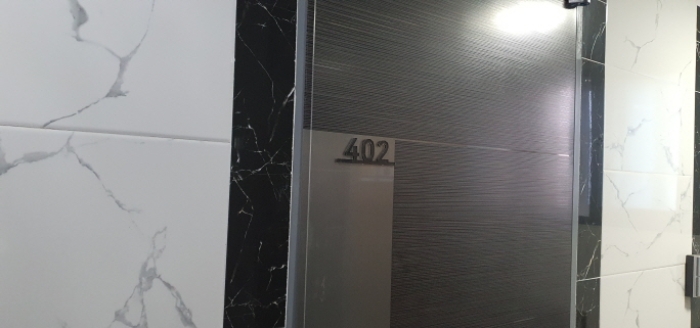 402