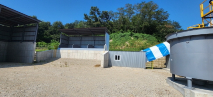 사진20. 본건 및 주변, 제시외 건물, 컨테이너