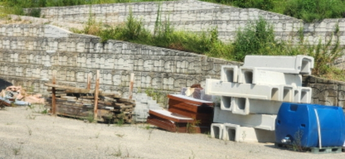 사진23. 본건 및 자재도구 등