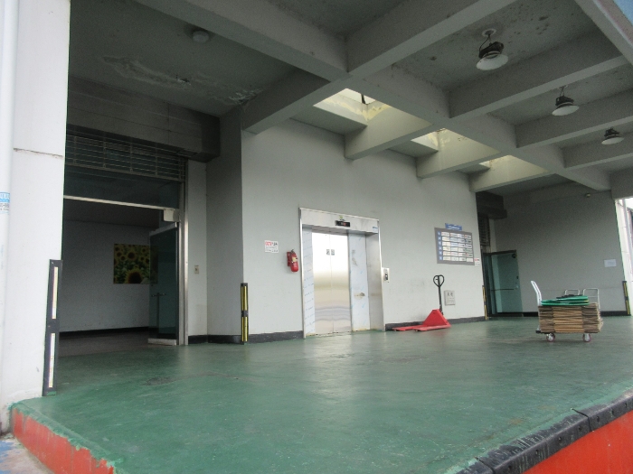 [1층 공용출입구]