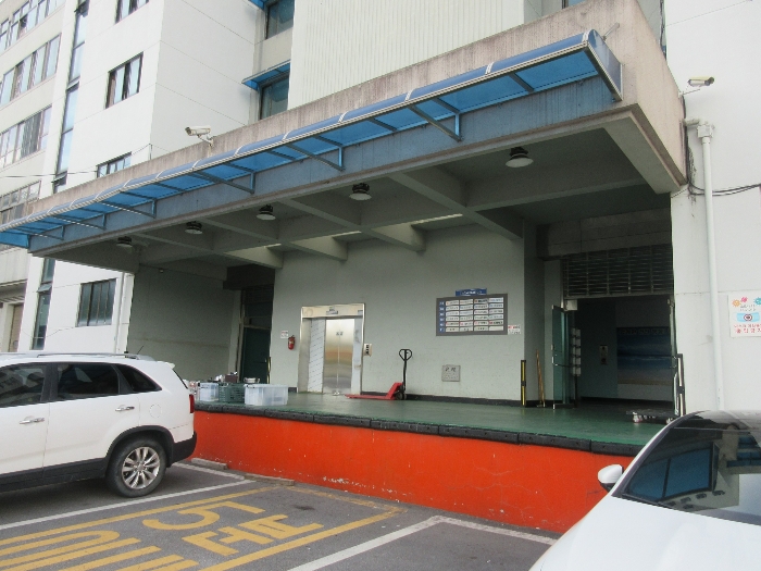 [1층 공용출입구]