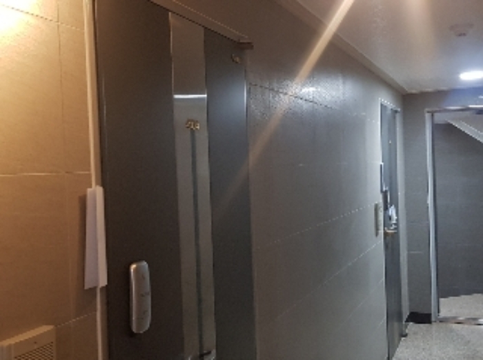 세대현관문(404호, 405호)