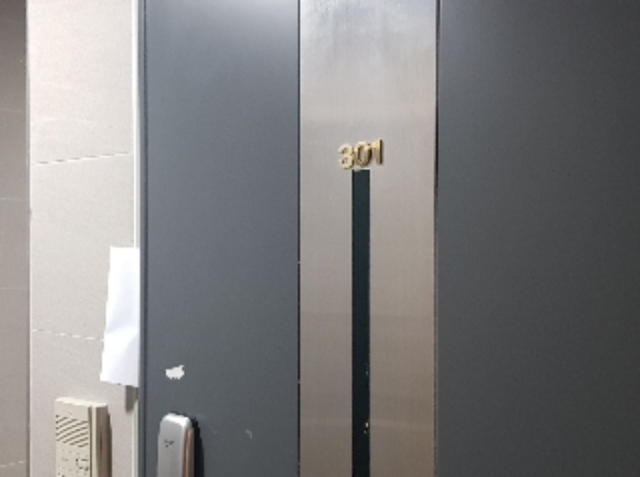 세대현관문(301호)