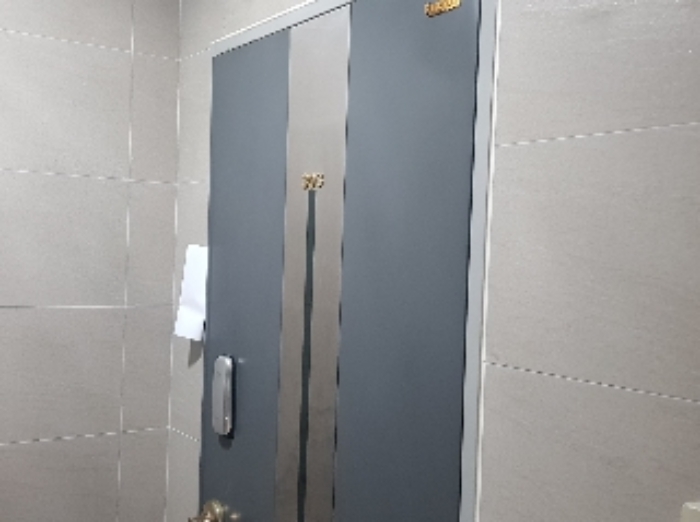 세대현관문(303호)