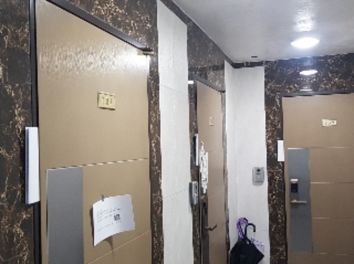 세대현관문(101호 내지 103호)