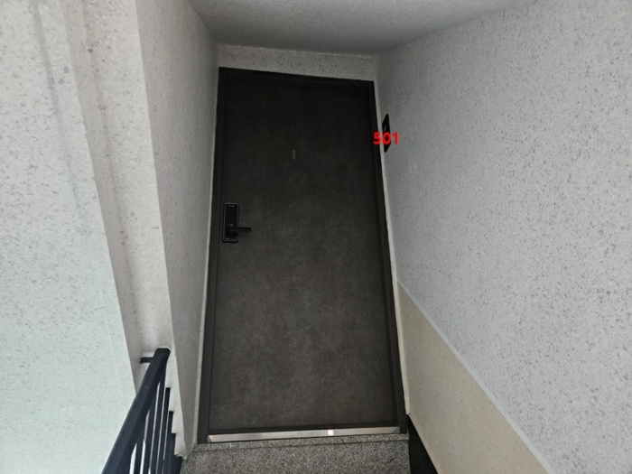 건물 4층 출입구