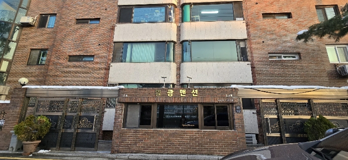 본건 통칭 "일광맨션" 입구 전경