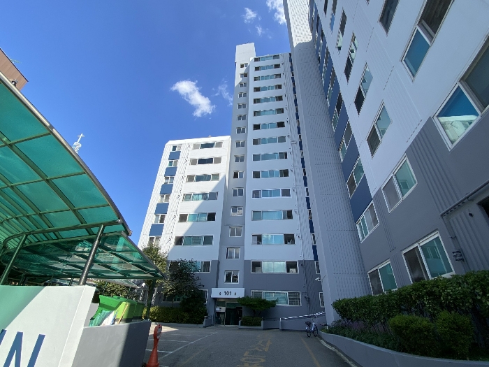 본건 소재 건물 전경