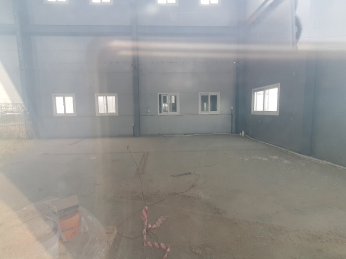 내부(대부분 비어있음)