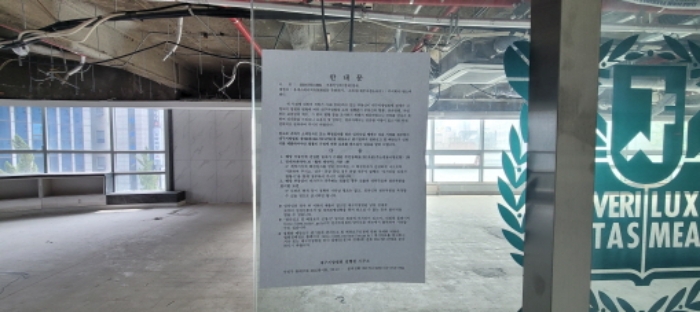 이하 4층 내부 공사중단 상태