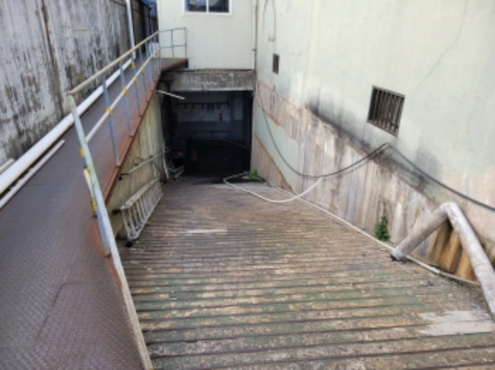 공장동 지하 입구