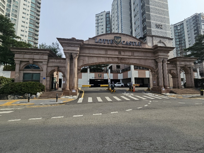 단지 입구 전경