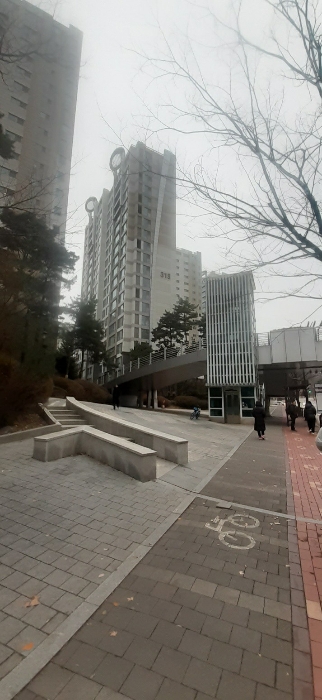 본 건물 전경(북동측에서 촬영)