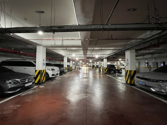 지하주차장 전경