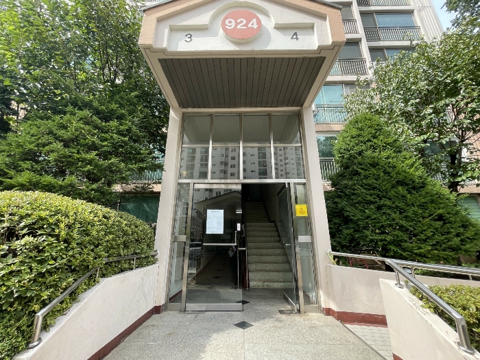 1층 공용 출입구 전경