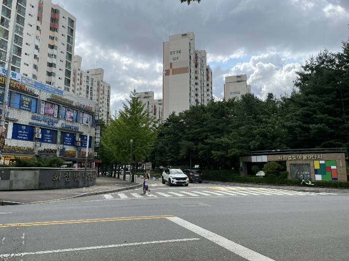 아파트 주출입구 전경