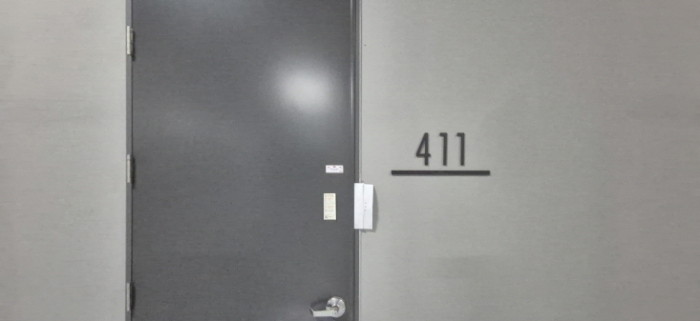 전유세대 출입문(현황조사 안내문 부착)