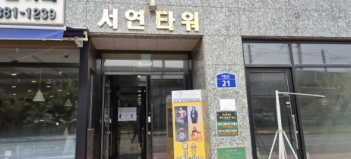 공동현관 출입문