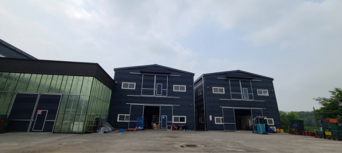 목록 2(가동), 4(나동)건물 및 제시외 건물 전경 