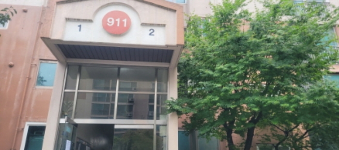 공동현관 출입문