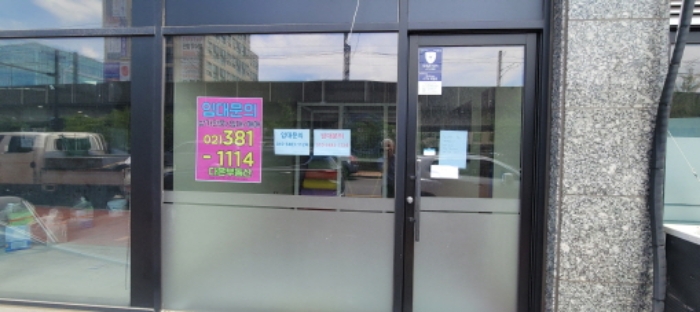 전유세대 출입문(109호)(목록1)(현황조사 안내문 부착)