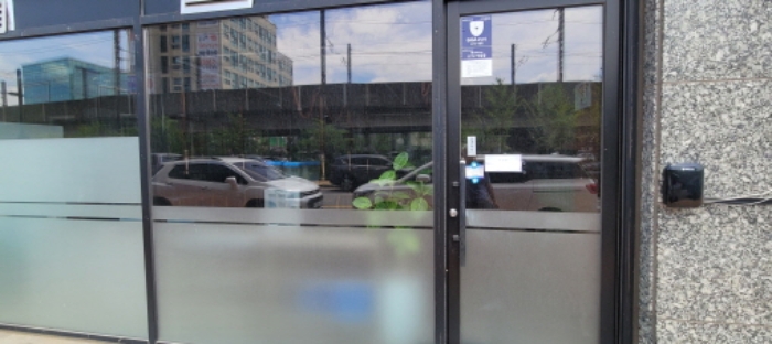 전유세대 출입문(111호)(목록3)(현황조사 안내문 부착)