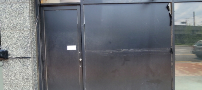 전유세대 출입문(112호)(목록4)(현황조사 안내문 부착)