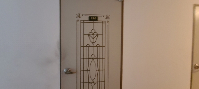 3층 320호 출입문 전경