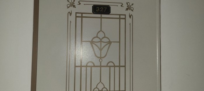 3층 327호 출입문 전경