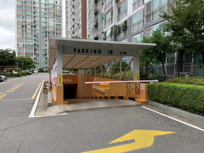 주차장 출입구
