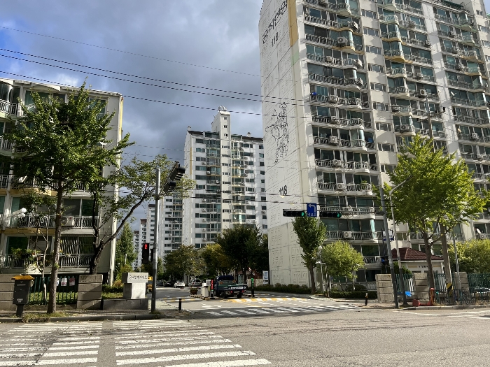 아파트단지 정문 전경