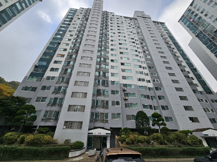 본건 소재 건물 전경