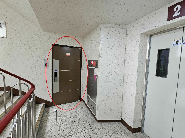 제2층 제201호 현관