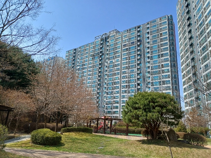 본건 및 건물 전경