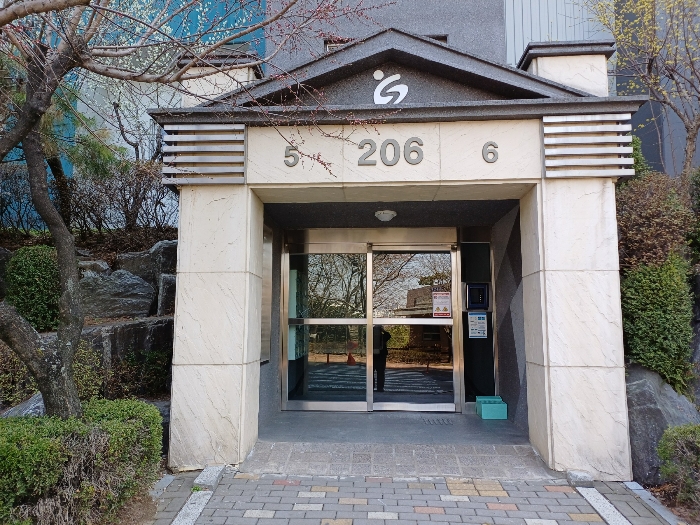 건물 입구(5호-6호)