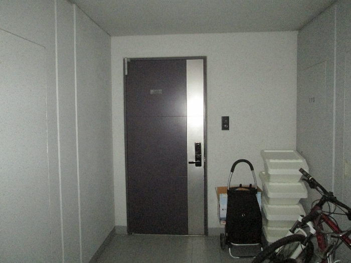 310동 203호출입문