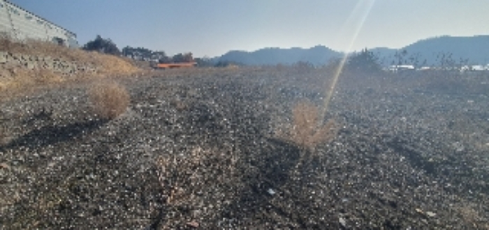 별첨사진2[본건5 지상 폐기물(폐주물사등) 사진2]