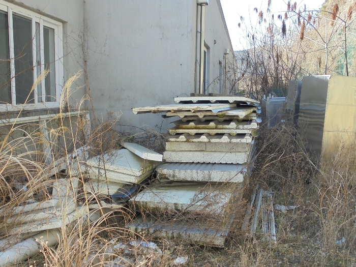 기호1 토지 북측에 방치된 폐자재 등 전경