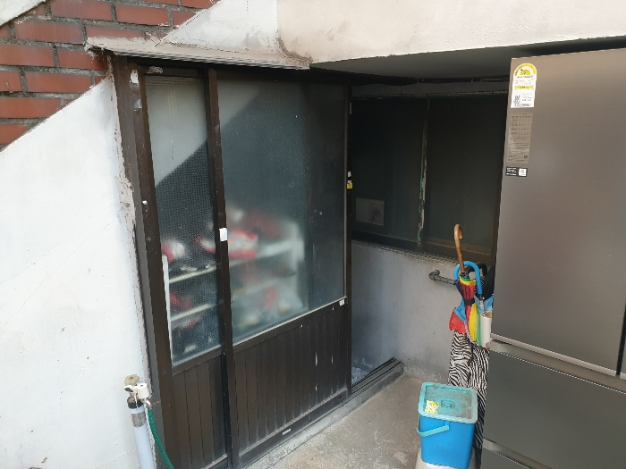 지층 입구전경