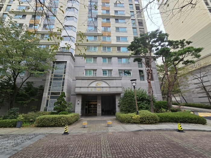 1층 공용 출입구