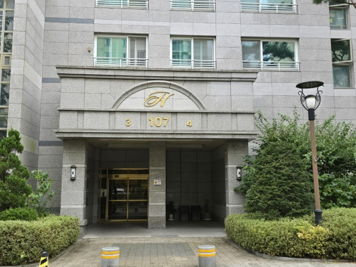 1층 공용 출입구