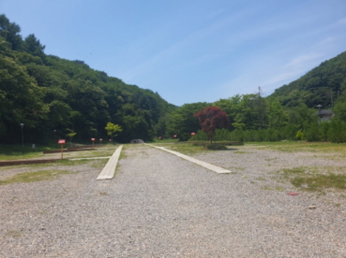 목록 2. 야영장 시설의 전경