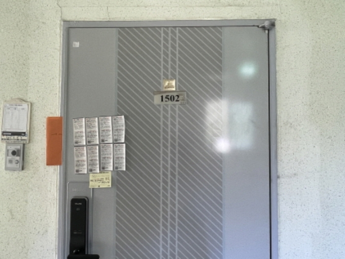1502호 출입문