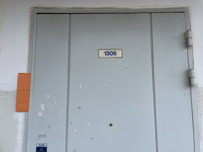 1306호 출입문