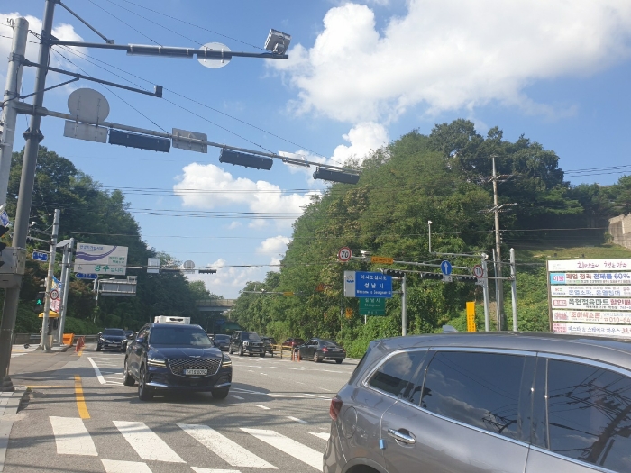 주위 환경
(남서측에서 촬영)