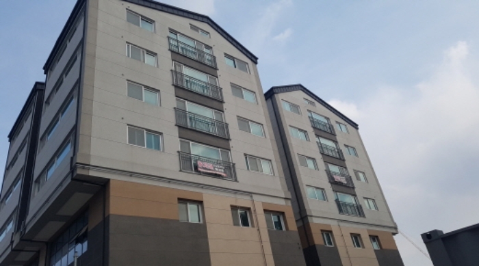 * 본건 목적물들 소재 건물 유치권 행사중 플래카드 전경