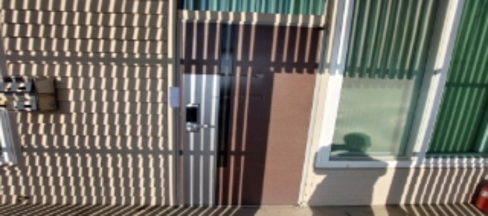 목록2 건물 출입문 전경