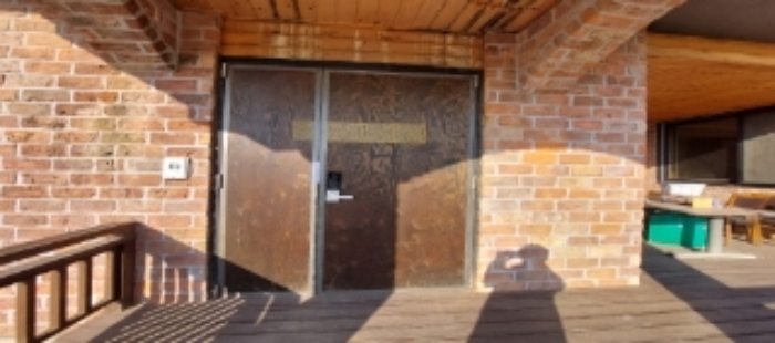 목록3 건물 출입현관문 전경