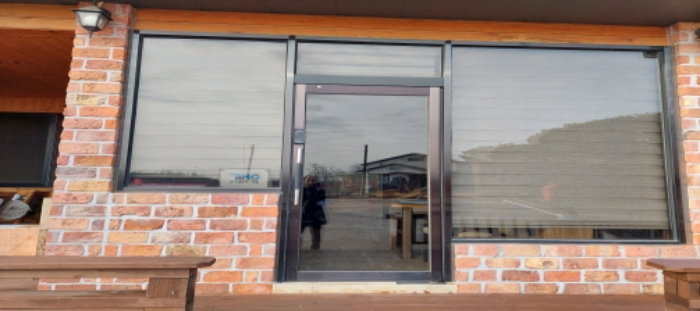 목록3 건물 일부(`주식회사 기호, 기HO` 표시) 전경